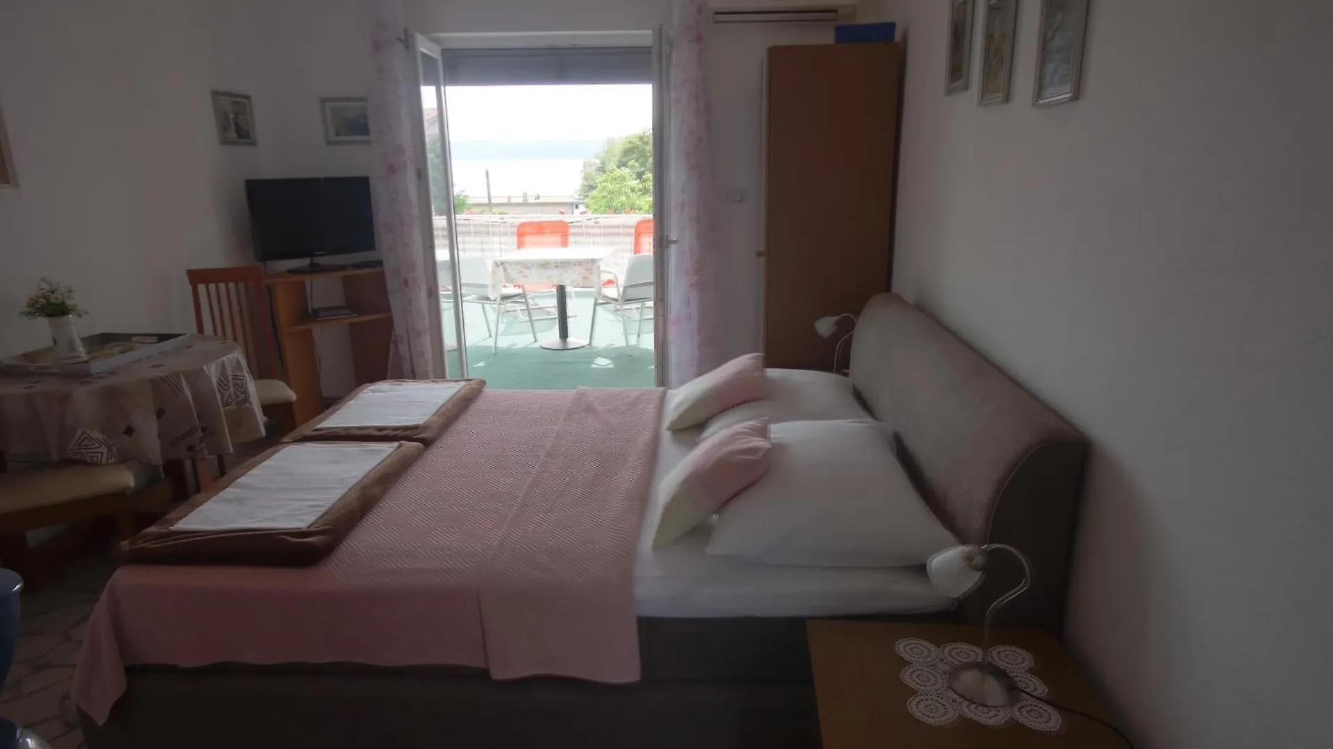 Ivan & Anka Apartments Bojko 셀스